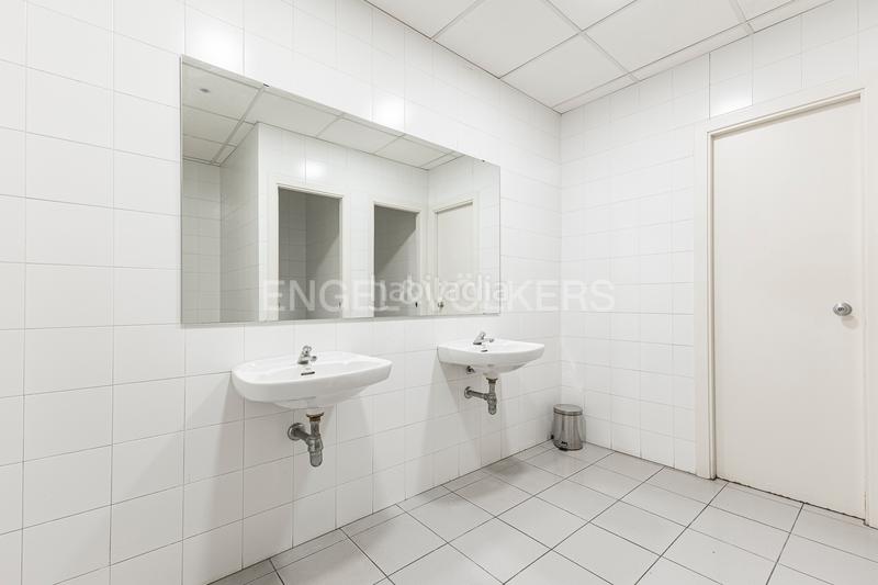 Foto 416ed32a-2f73-4d77-a02d-458cfa204f65. Alquiler oficina luminosa y moderna oficina en La Vila Olímpica del Poblenou Barcelona