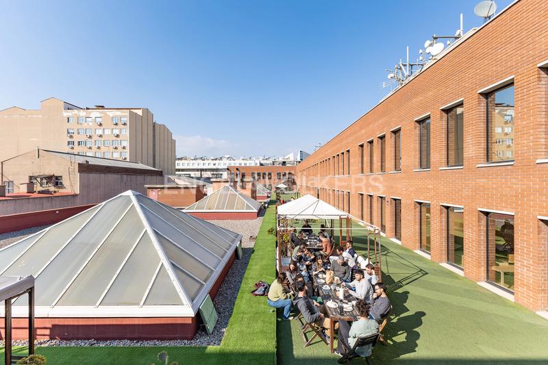 Foto 738aea80-7a8d-4fa4-bdf3-d8f402037eda. Alquiler oficina luminosa y moderna oficina en La Vila Olímpica del Poblenou Barcelona