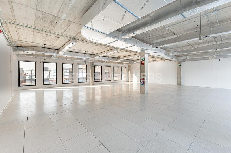 Foto 98cef281-187c-422a-99dd-7c43cf5324d1. Alquiler oficina luminosa y moderna oficina en La Vila Olímpica del Poblenou Barcelona