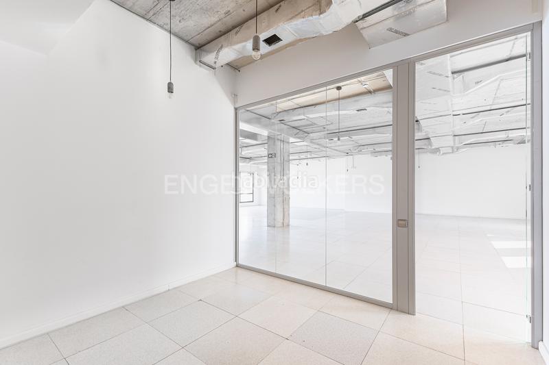 Foto b0610e5e-9fd6-43a0-81c0-27bc6e68d393. Alquiler oficina luminosa y moderna oficina en La Vila Olímpica del Poblenou Barcelona