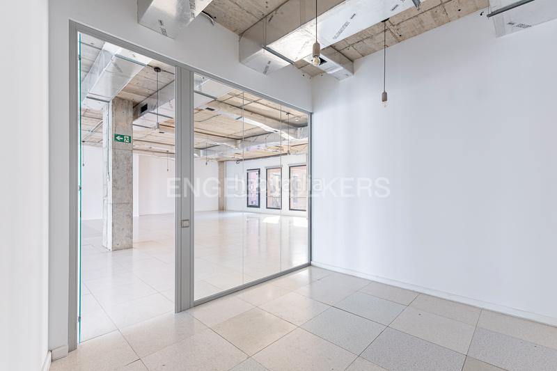 Foto 27537537-faf1-4c00-b526-978449e8b762. Location bureau avec parking dans La Vila Olímpica del Poblenou Barcelona