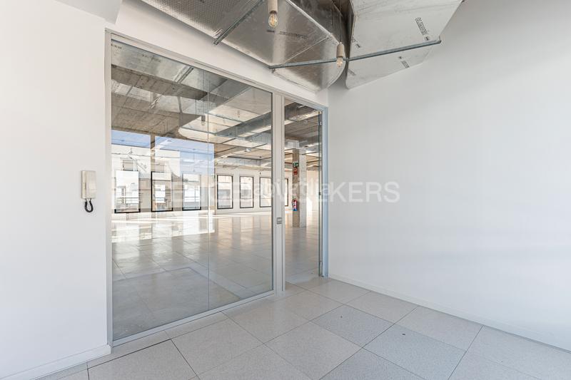 Foto 8f6e365b-42ee-4cdb-896c-e2e24965ecaf. Location bureau avec parking dans La Vila Olímpica del Poblenou Barcelona