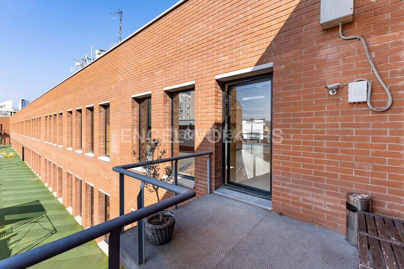 Foto bc26d978-f89e-4520-be63-02a75f676928. Location bureau avec parking dans La Vila Olímpica del Poblenou Barcelona