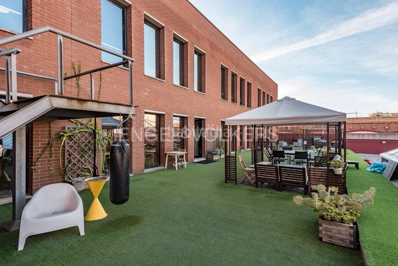 Foto f7b0c3b6-73c4-40a7-9804-83041d949e3e. Location bureau avec parking dans La Vila Olímpica del Poblenou Barcelona