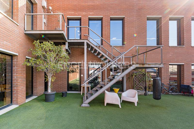 Foto 4cf97cf9-5172-4d9b-9cec-b6592d600a41. Rent office space with parking in La Vila Olímpica del Poblenou Barcelona