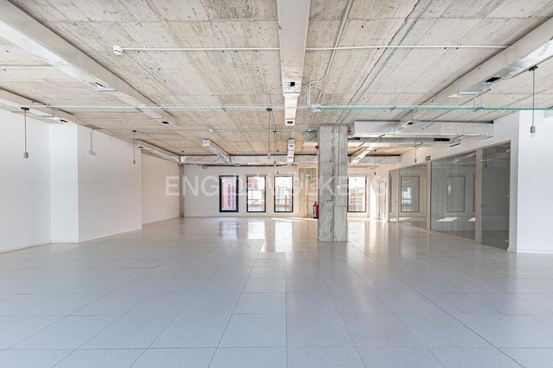 Foto 598e29f0-991a-427e-acc9-0c5b58e7dbf2. Rent office space with parking in La Vila Olímpica del Poblenou Barcelona