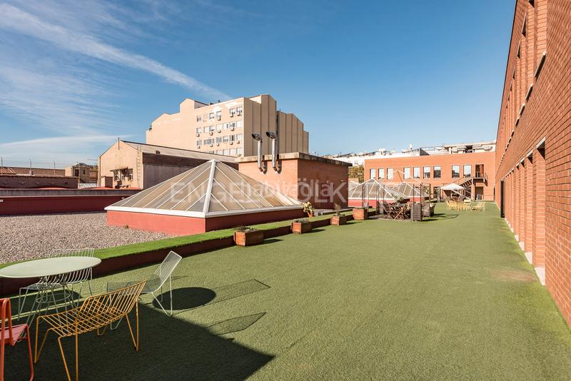 Foto 78ec1970-311d-4e9f-bb4d-8294523b62f1. Rent office space with parking in La Vila Olímpica del Poblenou Barcelona