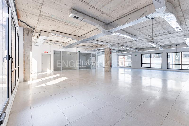 Foto 797091ce-b8b7-460c-ae11-a2dba01cc1c1. Rent office space with parking in La Vila Olímpica del Poblenou Barcelona