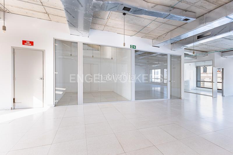 Foto e4704217-4738-4d0d-9ddb-a4fcbd4f2051. Rent office space with parking in La Vila Olímpica del Poblenou Barcelona