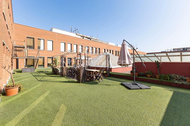 Foto f56d5393-45f9-4e7a-8428-7ce8f439e92a. Rent office space with parking in La Vila Olímpica del Poblenou Barcelona