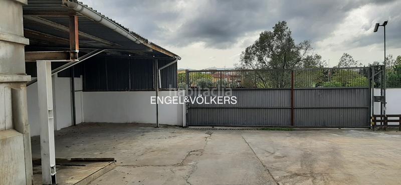 Foto 978682af-5f17-4302-bd15-9d6cddf5ce9c. Alquiler local comercial nave comercial en alquiler. en Barberà del Vallès