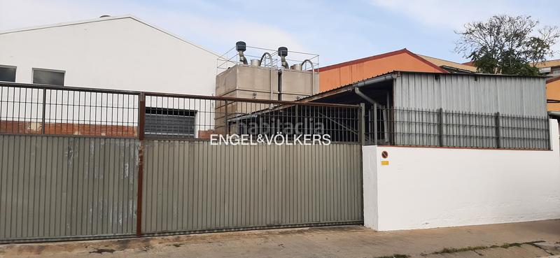 Foto e094d879-c737-48b1-a30a-3657fd0ea31a. Alquiler local comercial nave comercial en alquiler. en Barberà del Vallès