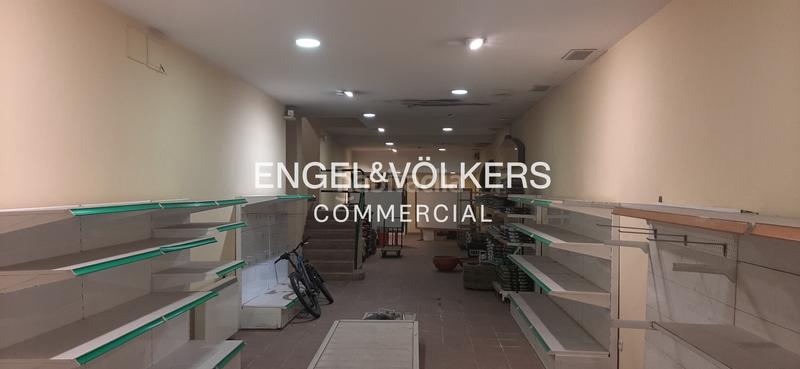 Foto 2ca1cf5b-8de1-47be-9e74-f0d8a1d7a575. Local comercial  en venta frente al mercat central en Sabadell