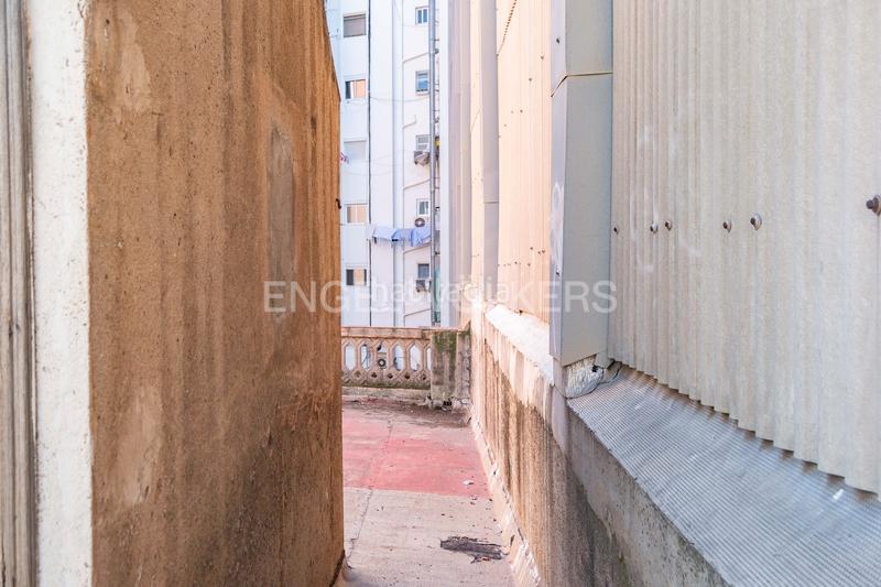 Foto 0c7bec56-5bc2-479a-af15-b0ecc13c55cb. Local comercial oportunidad para inversores en sants en Barcelona