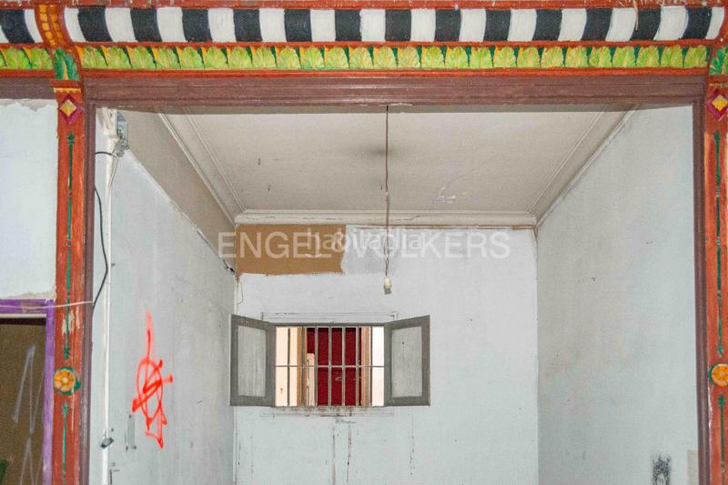 Foto 0df8fd8c-41dc-41c9-810c-94b97e516f8f. Local comercial oportunidad para inversores en sants en Barcelona