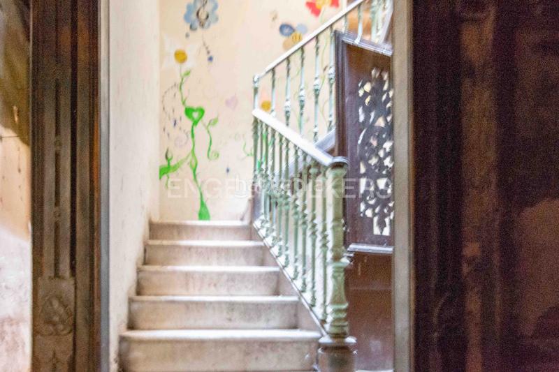 Foto 438a9b0c-c94c-4968-8b94-4ffe104da878. Local comercial oportunidad para inversores en sants en Barcelona