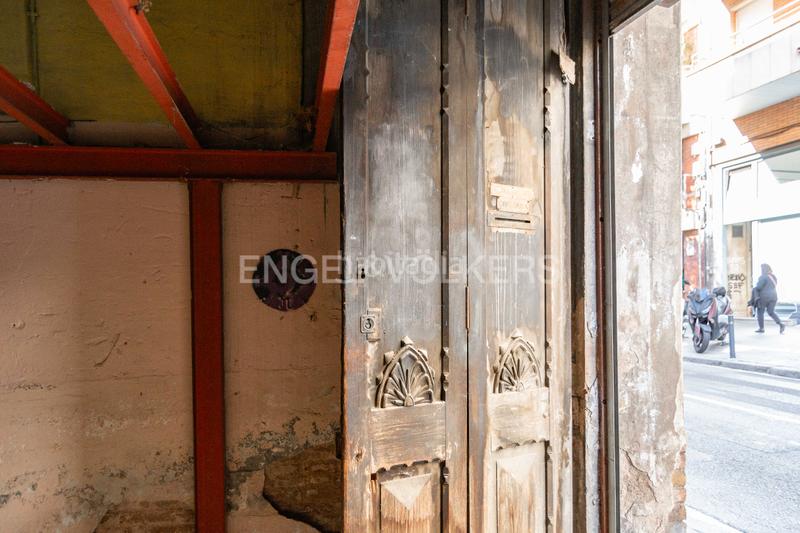 Foto 4d97110a-2306-4aa7-8db4-61bf4dd792f2. Local comercial oportunidad para inversores en sants en Barcelona