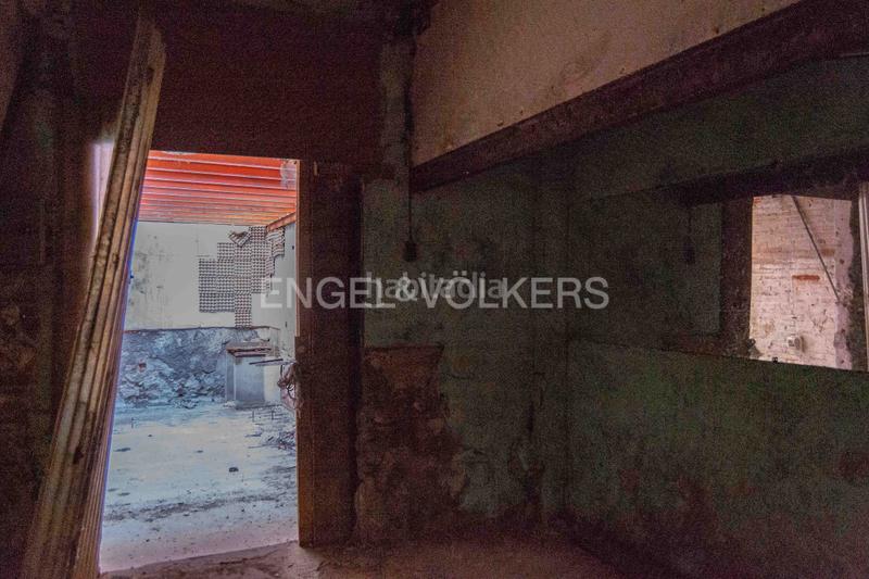 Foto 537e2a43-ed45-4c9d-83c1-29e7eb950432. Local comercial oportunidad para inversores en sants en Barcelona