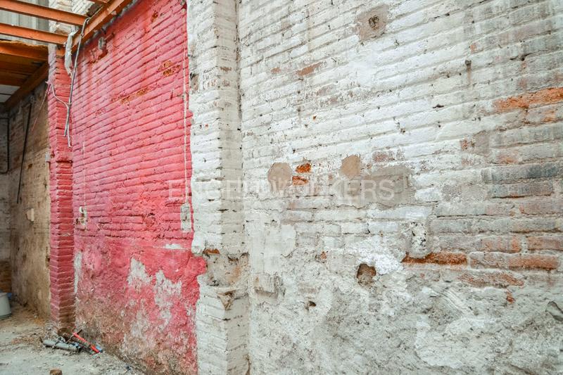 Foto 563da0a1-1059-40bf-b168-c4f12f3ddfb8. Local comercial oportunidad para inversores en sants en Barcelona