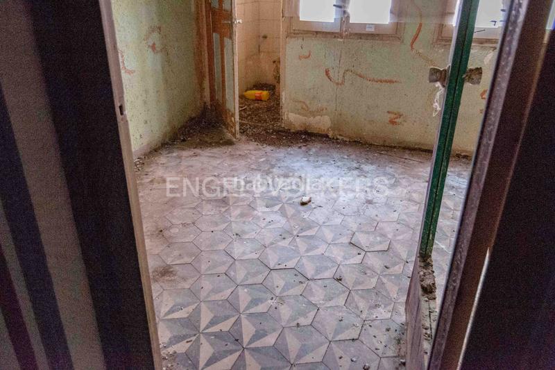 Foto 564a1648-5eae-47b2-908a-01379c1f4a28. Local comercial oportunidad para inversores en sants en Barcelona