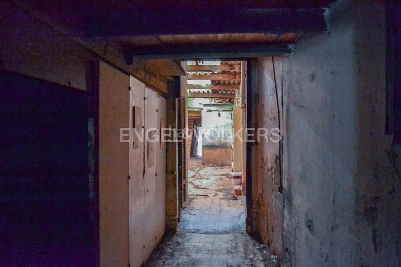 Foto 6137ddb1-1afc-40ae-b8ff-342a2e33cf3d. Local comercial oportunidad para inversores en sants en Barcelona