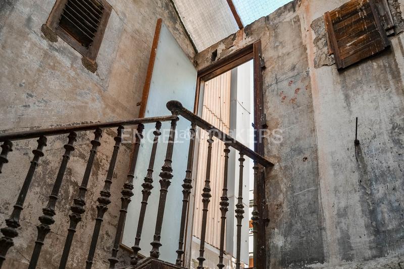 Foto 70a9aae1-3901-4b14-8f6a-cfb7b0ef0da3. Local comercial oportunidad para inversores en sants en Barcelona