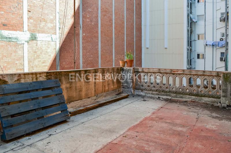 Foto 7c0f577a-f2b7-4448-ac62-b3c2bcb70926. Local comercial oportunidad para inversores en sants en Barcelona