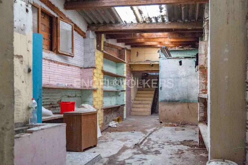 Foto 88847fa4-5e70-4ea3-a961-f3c99d5a5b32. Local comercial oportunidad para inversores en sants en Barcelona