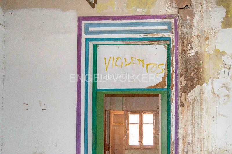 Foto 8a914938-bf9f-48f0-8be3-eeba2bae3a94. Local comercial oportunidad para inversores en sants en Barcelona