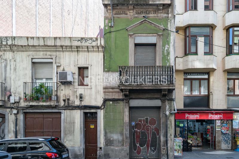 Foto 8bf2e1a4-1cce-48ae-b8fd-49aba0196d2f. Local comercial oportunidad para inversores en sants en Barcelona