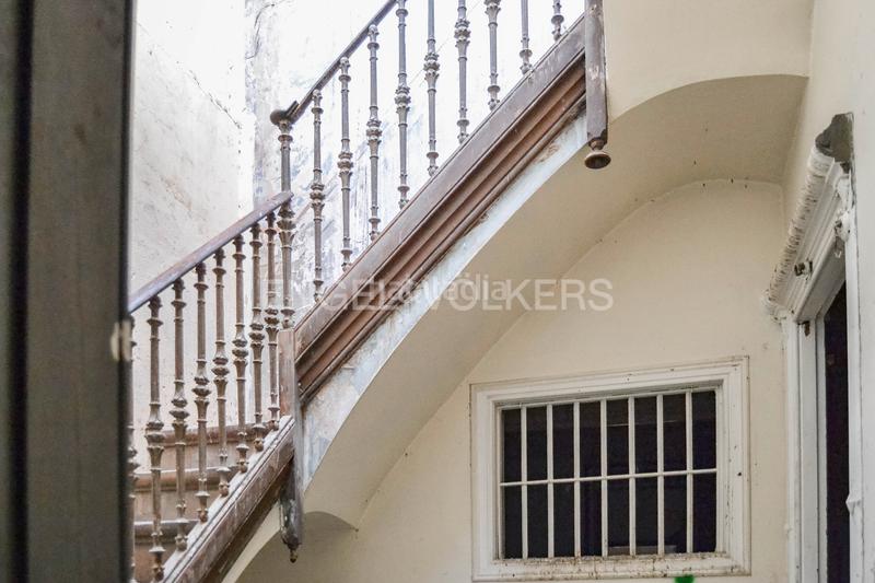 Foto 99cd2b49-a485-4bd2-ac8e-7608ab00ffce. Local comercial oportunidad para inversores en sants en Barcelona