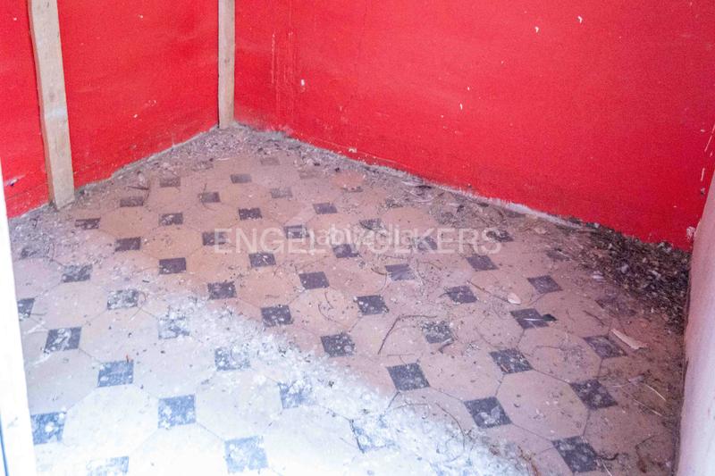 Foto 9c403e6b-4d69-4b3c-b9f2-1d2fc4ea11ae. Local comercial oportunidad para inversores en sants en Barcelona