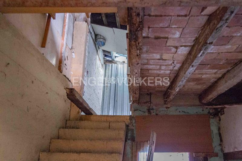 Foto 9c8b9462-4b91-42b4-945f-f7d22494f833. Local comercial oportunidad para inversores en sants en Barcelona