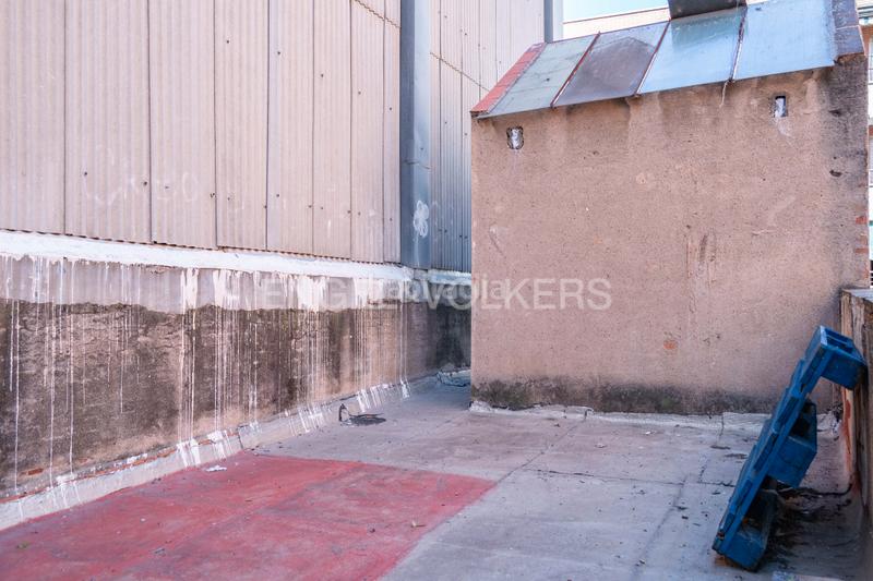 Foto bf6bdeac-1c0d-4f9c-98aa-620c368a653c. Local comercial oportunidad para inversores en sants en Barcelona