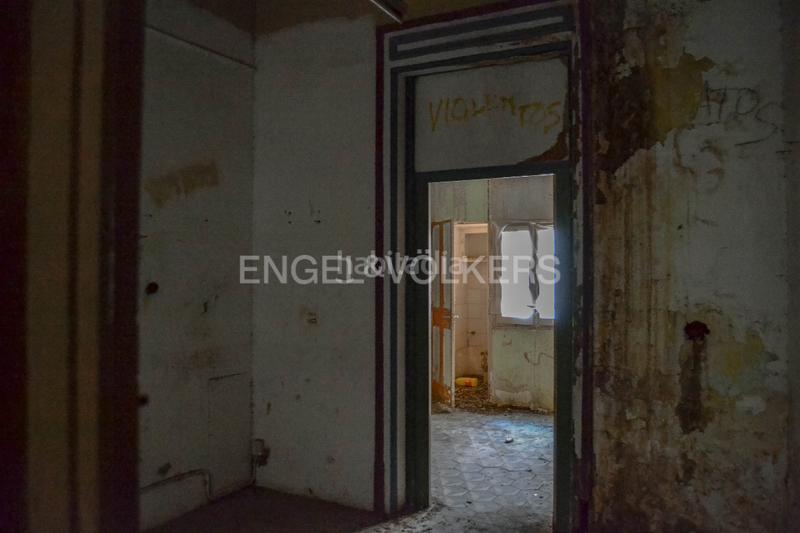 Foto c6b6a08f-f2fc-4c22-af2d-14a65bd96d9e. Local comercial oportunidad para inversores en sants en Barcelona