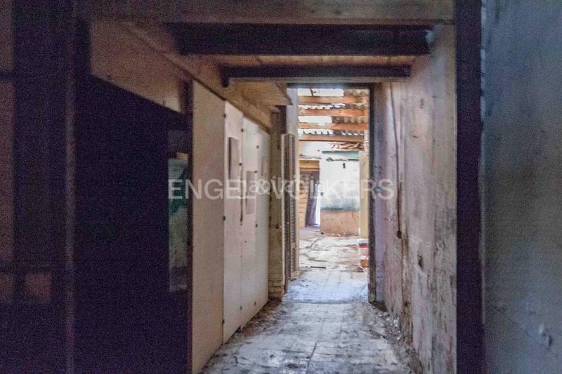 Foto cf4ef4c4-8fe3-4339-aac3-b76687889f5c. Local comercial oportunidad para inversores en sants en Barcelona