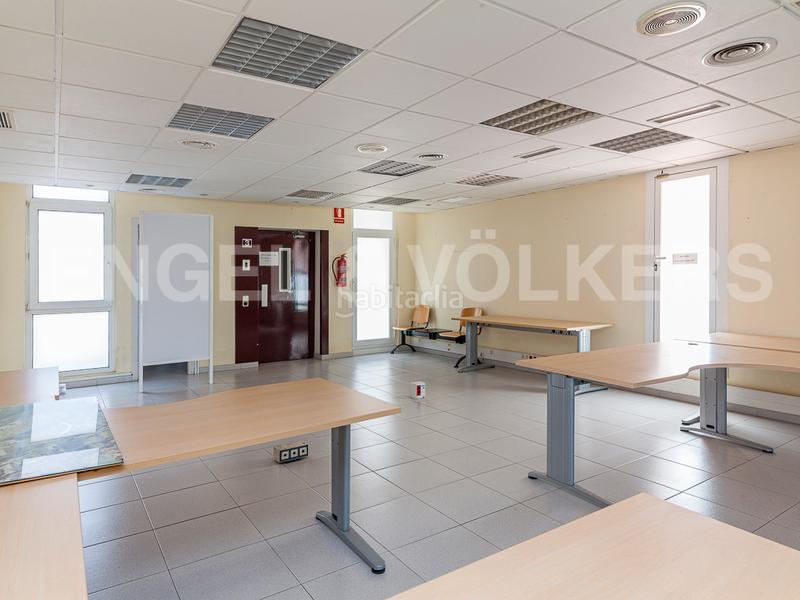 Foto b5b3bf69-70d8-42da-83b6-63221214a95c. Location bureau dans Sant Andreu de Palomar Barcelona