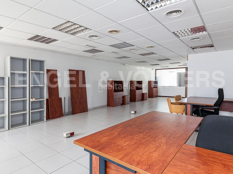 Foto f914e583-a218-4587-8e78-d5271068bca5. Location bureau dans Sant Andreu de Palomar Barcelona