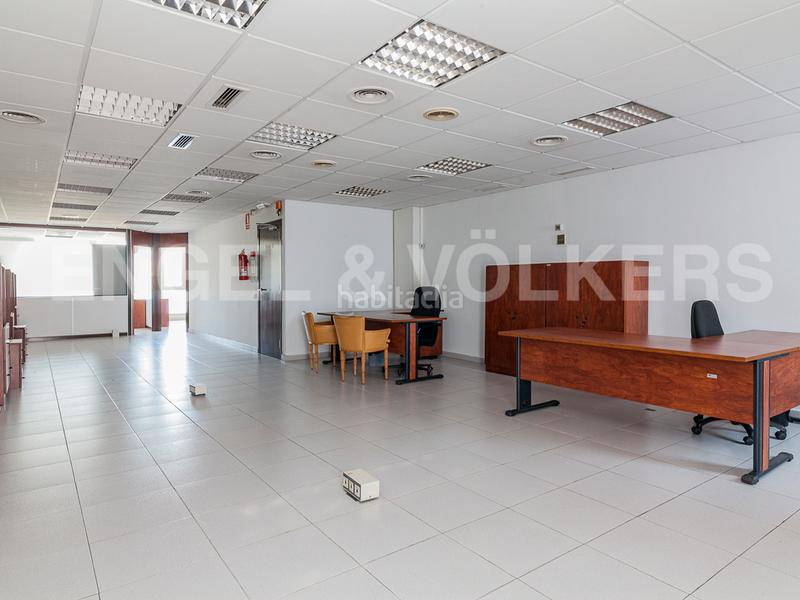 Foto 360a24f9-03c8-40db-bf38-2cba39734add. Miete büro in Sant Andreu de Palomar Barcelona