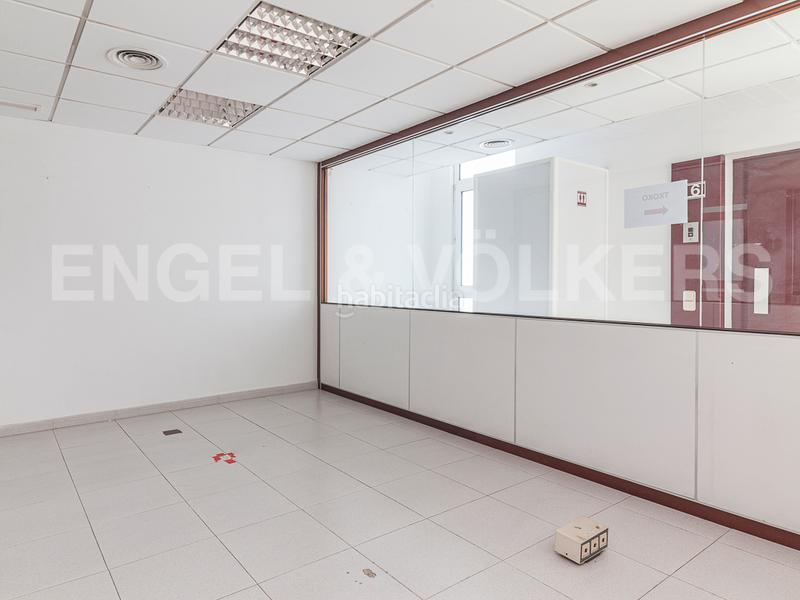 Foto f6be2250-a960-41b1-b03e-3d404e2e4d34. Miete büro in Sant Andreu de Palomar Barcelona