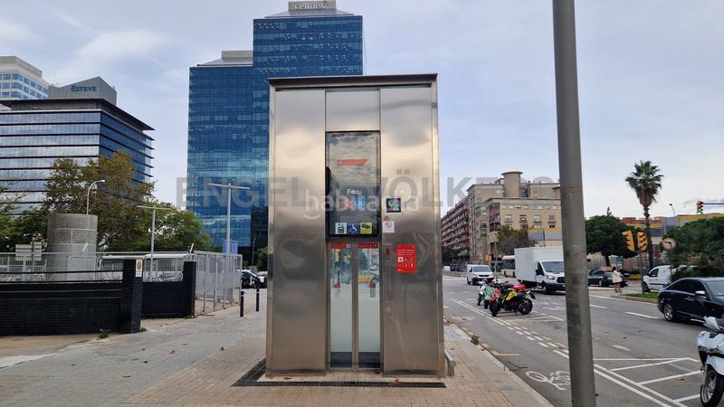 Foto 053181d1-2d55-4d68-a631-e769ad0c38e0. Alquiler oficina s con terraza en frente al metro en Barcelona