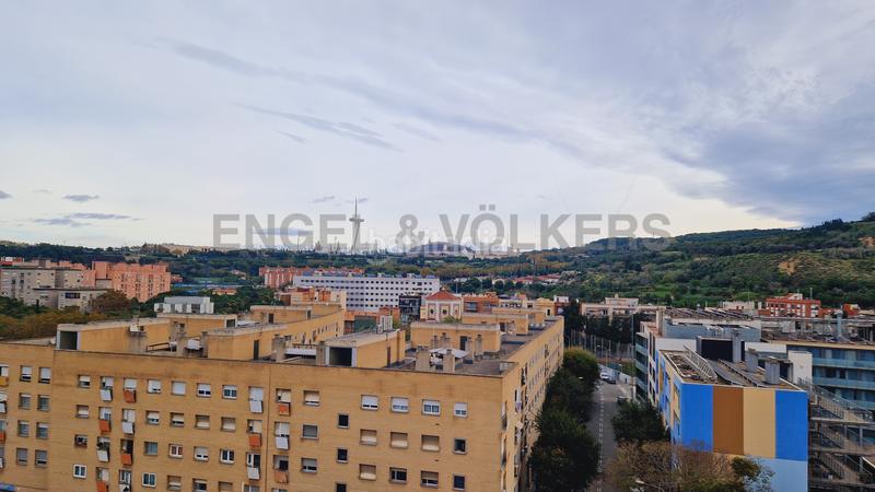Foto ed56ac11-b728-4d4c-9afe-542e3e954cdd. Alquiler oficina s con terraza en frente al metro en Barcelona