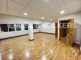 Miete Büro in La Nova Esquerra de l´Eixample. Plug and play  10 puestos