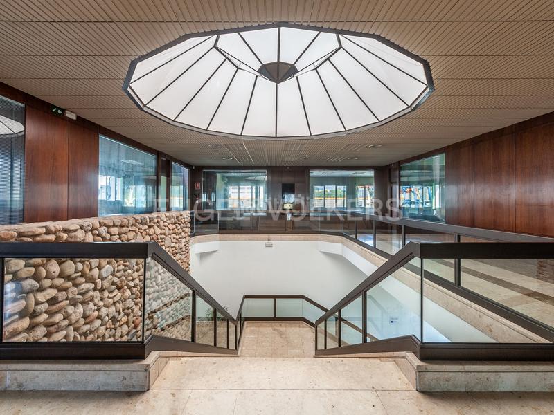 Foto 2c6833c9-97dc-4712-a9d5-d4855ac37e4c. Affitto ufficio con parcheggio in Poble Sec Sant Quirze del Vallès