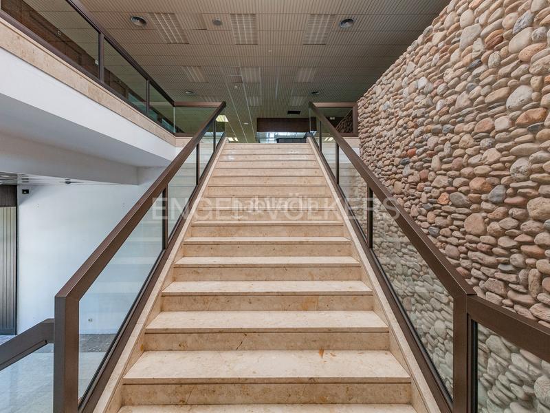 Foto 417ab2c9-5215-4cc2-9e68-e60d426847c9. Affitto ufficio con parcheggio in Poble Sec Sant Quirze del Vallès