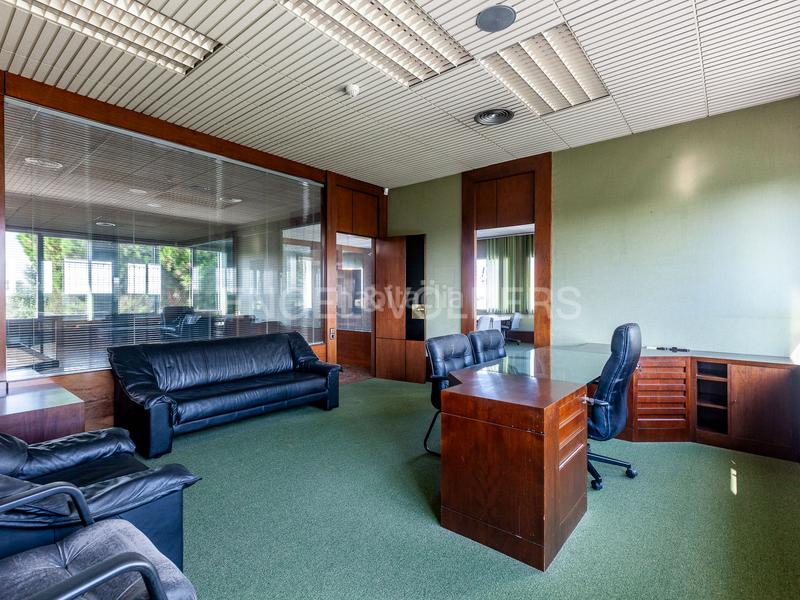 Foto 80a676b4-4863-4e08-abe5-535abfd246c0. Affitto ufficio con parcheggio in Poble Sec Sant Quirze del Vallès