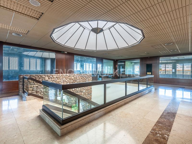 Foto b4fe4935-55bc-429a-9d86-d48f0d78329c. Affitto ufficio con parcheggio in Poble Sec Sant Quirze del Vallès