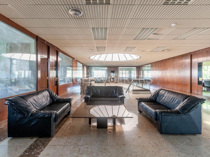 Foto df1562f9-0953-47d2-8dd0-83254a910cf2. Affitto ufficio con parcheggio in Poble Sec Sant Quirze del Vallès