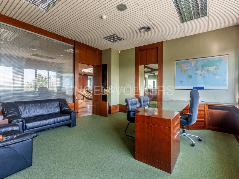 Foto edfa57c9-9215-4f29-b567-fc04665000f2. Affitto ufficio con parcheggio in Poble Sec Sant Quirze del Vallès