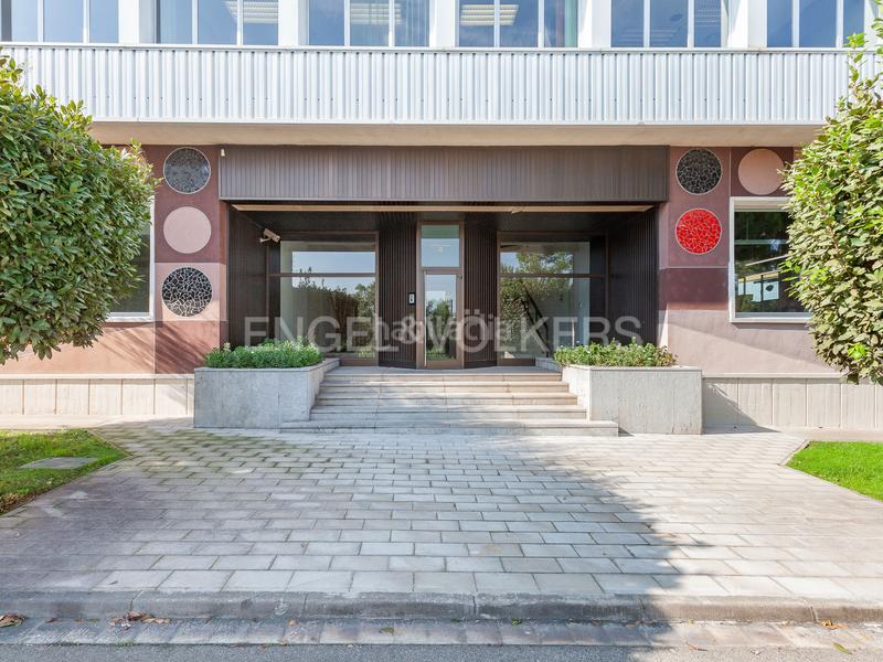 Foto 26ceb1fa-2906-455c-9e3e-a0baaa1be3bc. Lloguer oficina amb aparcament a Poble Sec Sant Quirze del Vallès